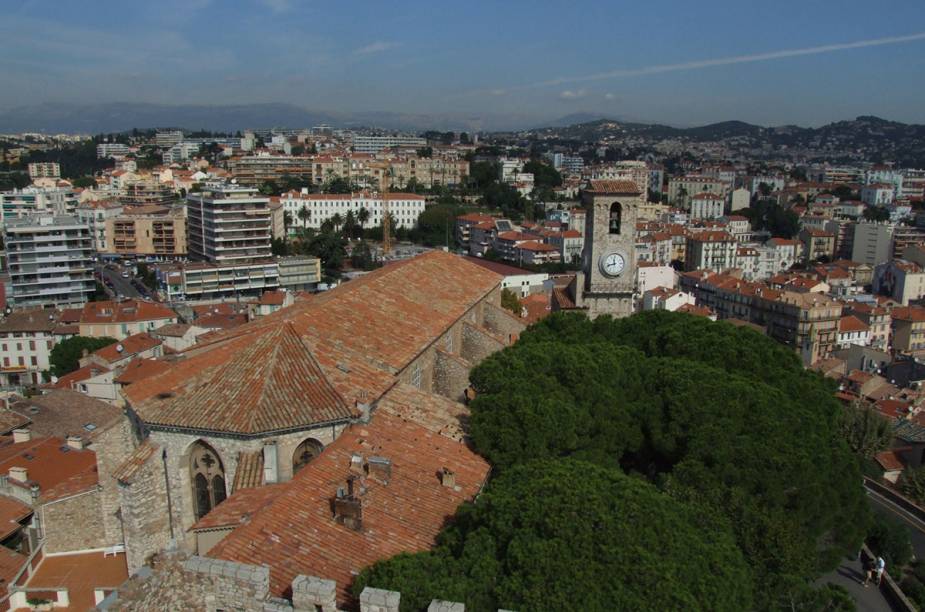 O centrinho antigo de Cannes, Suquet, rodeia um castelo medieval. Tudo na área cai de charme
