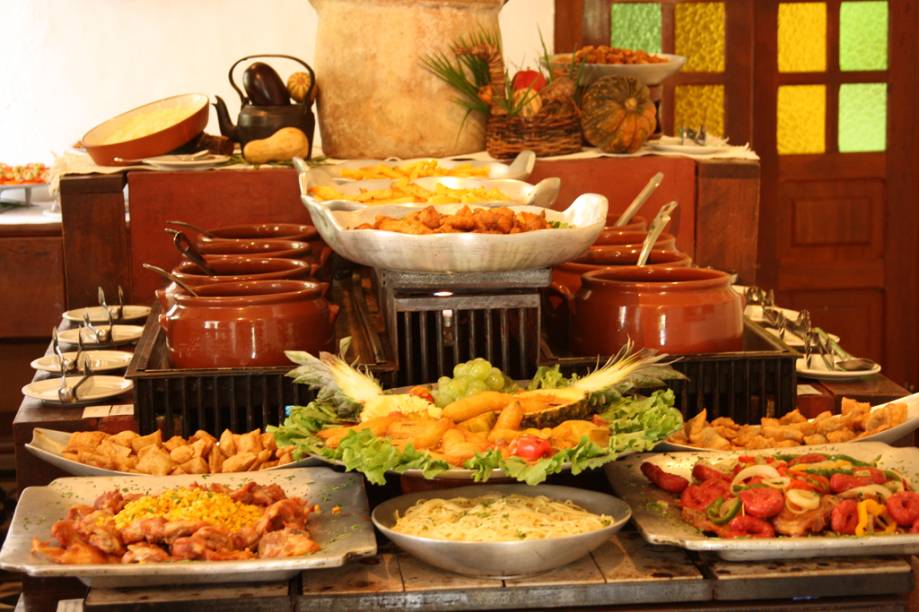 <a href="https://viajeaqui.abril.com.br/estabelecimentos/br-sp-itu-hospedagem-fazenda-capoava" rel="Fazenda Capoava – Itu (SP)" target="_self"><strong>Fazenda Capoava – Itu (SP)</strong></a> A casa-sede e a senzala, construídas em taipa de pilão no século 18, abrigam quartos e ambientes sociais. O cardápio do restaurante valoriza a culinária regional com delícias como leitoa à pururuca, canjica, cural - e preparada no fogão à lenha. As crianças podem se divertir com brincadeiras que nunca saem de moda como pular corda, queimada, pega-pega, além de subir em árvores e comer fruta do pé. <em>Site: <a href="https://www.fazendacapoava.com.br" rel="www.fazendacapoava.com.br" target="_blank">www.fazendacapoava.com.br</a></em> <a href="https://viajeaqui.abril.com.br/estabelecimentos/br-sp-itu-hospedagem-fazenda-capoava" rel="Fazenda Capoava – Itu (SP)" target="_self"><strong>Fazenda Capoava – Itu (SP)</strong></a> A casa-sede e a senzala, construídas em taipa de pilão no século 18, abrigam quartos e ambientes sociais. O cardápio do restaurante valoriza a culinária regional com delícias como leitoa à pururuca, canjica, cural - e preparada no fogão à lenha. As crianças podem se divertir com brincadeiras que nunca saem de moda como pular corda, queimada, pega-pega, além de subir em árvores e comer fruta do pé. <em>Site: <a href="https://www.fazendacapoava.com.br" rel="www.fazendacapoava.com.br" target="_blank">www.fazendacapoava.com.br</a></em>