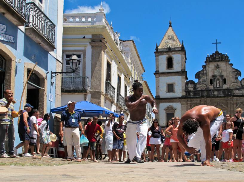 Capoeira no Largo do Cruzeiro de São Francisco, uma das principais praças do Pelourinho Capoeira no Largo do Cruzeiro de São Francisco, uma das principais praças do Pelourinho