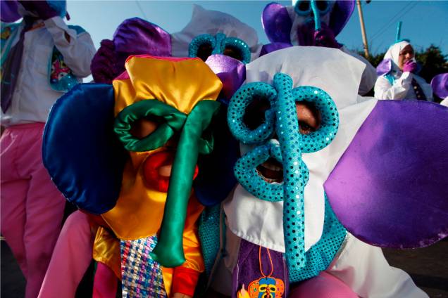 <strong>Barranquilla, Colômbia: Marimondas</strong><br />As máscaras coloridas, com longos narizes e grandes orelhas são as marimondas, personagens típicos do Carnaval de Barranquilla. <strong>Barranquilla, Colômbia: Marimondas</strong><br />As máscaras coloridas, com longos narizes e grandes orelhas são as marimondas, personagens típicos do Carnaval de Barranquilla.