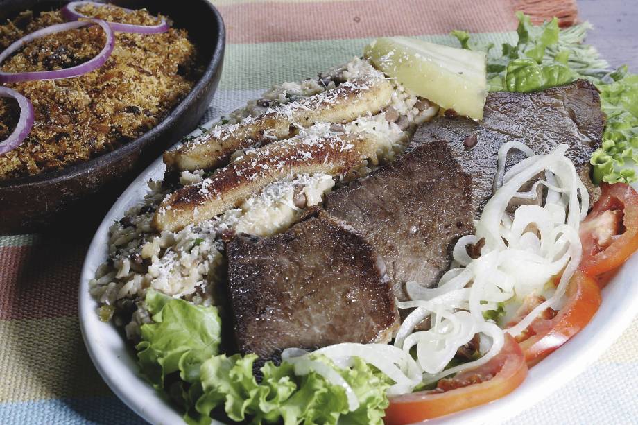 Carne de Sol com Baião e Paçoca do restaurante Colher de Pau, em Fortaleza, Ceará