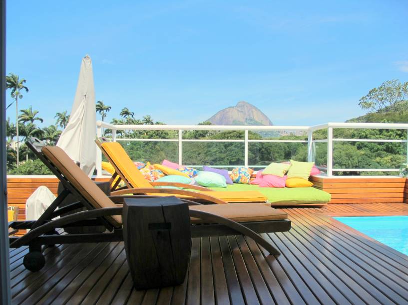 No deque com pequena piscina é possível admirar as palmeiras imperiais do <a href="https://viajeaqui.abril.com.br/estabelecimentos/br-rj-rio-de-janeiro-atracao-jardim-botanico" rel="Jardim Botânico" target="_blank">Jardim Botânico</a> e o Morro Dois Irmãos, ao fundo No deque com pequena piscina é possível admirar as palmeiras imperiais do <a href="https://viajeaqui.abril.com.br/estabelecimentos/br-rj-rio-de-janeiro-atracao-jardim-botanico" rel="Jardim Botânico" target="_blank">Jardim Botânico</a> e o Morro Dois Irmãos, ao fundo