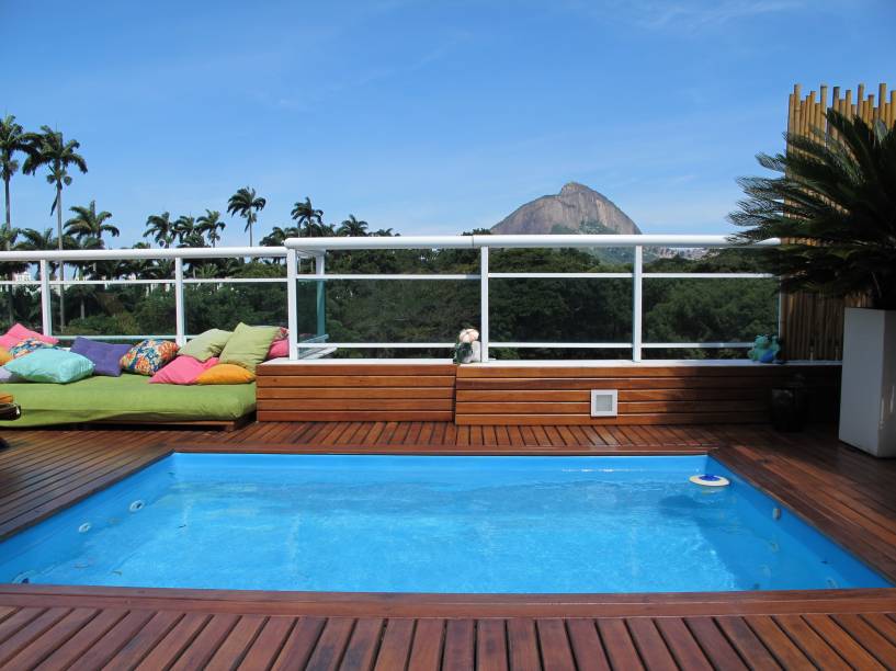 Não é preciso ser rei pra se hospedar aqui: a diária do apê de 3 quartos (um deles, suíte) custa R$ 1 200, ou R$ 150 por pessoa na capacidade máxima de 8 hóspedes Não é preciso ser rei pra se hospedar aqui: a diária do apê de 3 quartos (um deles, suíte) custa R$ 1 200, ou R$ 150 por pessoa na capacidade máxima de 8 hóspedes