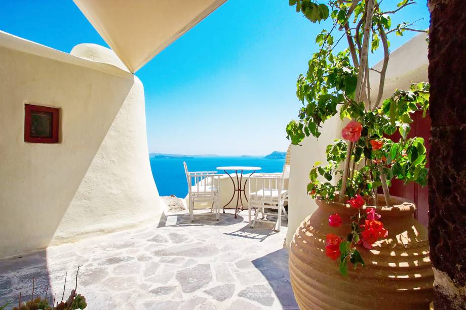 <strong><a href="https://viajeaqui.abril.com.br/cidades/grecia-santorini" rel="Santorini" target="_self">Santorini</a>, <a href="https://viajeaqui.abril.com.br/paises/grecia" rel="Grécia" target="_self">Grécia</a></strong> Beleza natural e charme arquitetônico: Santorini está na rota dos destinos mais românticos do mundo. A casa é parte da síntese da região, com uma beleza arrebatadora ao seu redor e charme à beira mar. <strong><a href="https://www.airbnb.com.br/rooms/283638?s=czpg" rel="Alugue aqui" target="_blank">Alugue aqui</a></strong> <em><a href="https://www.booking.com/city/gr/oia.pt-br.html?aid=332455&label=viagemabril-lugares-incr%C3%ADveis-para-casar" rel="Veja preços de hotéis próximos a Santorini no Booking.com" target="_blank">Veja preços de hotéis em Santorini no Booking.com</a></em> <strong><a href="https://viajeaqui.abril.com.br/cidades/grecia-santorini" rel="Santorini" target="_self">Santorini</a>, <a href="https://viajeaqui.abril.com.br/paises/grecia" rel="Grécia" target="_self">Grécia</a></strong> Beleza natural e charme arquitetônico: Santorini está na rota dos destinos mais românticos do mundo. A casa é parte da síntese da região, com uma beleza arrebatadora ao seu redor e charme à beira mar. <strong><a href="https://www.airbnb.com.br/rooms/283638?s=czpg" rel="Alugue aqui" target="_blank">Alugue aqui</a></strong> <em><a href="https://www.booking.com/city/gr/oia.pt-br.html?aid=332455&label=viagemabril-lugares-incr%C3%ADveis-para-casar" rel="Veja preços de hotéis próximos a Santorini no Booking.com" target="_blank">Veja preços de hotéis em Santorini no Booking.com</a></em>