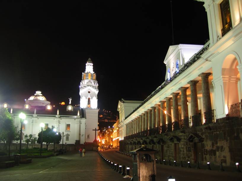 <strong>SETE NOITES EM <a href="https://viajeaqui.abril.com.br/cidades/equador-quito" rel="QUITO" target="_self">QUITO</a> COM <a href="https://viajeaqui.abril.com.br/cidades/equador-galapagos" rel="GALÁPAGOS" target="_self">GALÁPAGOS</a></strong>    <strong>ONDE:</strong> 2 noites em Quito, 1 em Riobamba, 1 em Cuenca, 1 em Guayaquil e outras 2 em Galápagos.    <strong>QUANDO:</strong> Até dezembro.    <strong>QUEM LEVA:</strong> A <a href="https://terezaferrariviagens.com.br" rel="TEREZA FERRARI" target="_blank">TEREZA FERRARI</a>     <strong>QUANTO:</strong> US$ 2 600