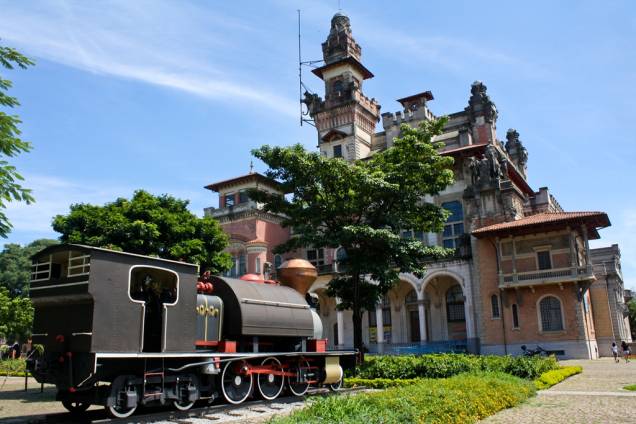 O <a href="https://viajeaqui.abril.com.br/estabelecimentos/br-sp-sao-paulo-atracao-catavento/" rel="Espaço Catavento" target="_blank">Espaço Catavento</a> está instalado no antigo Palácio das Indústrias, que também foi sede da prefeitura de São Paulo O <a href="https://viajeaqui.abril.com.br/estabelecimentos/br-sp-sao-paulo-atracao-catavento/" rel="Espaço Catavento" target="_blank">Espaço Catavento</a> está instalado no antigo Palácio das Indústrias, que também foi sede da prefeitura de São Paulo