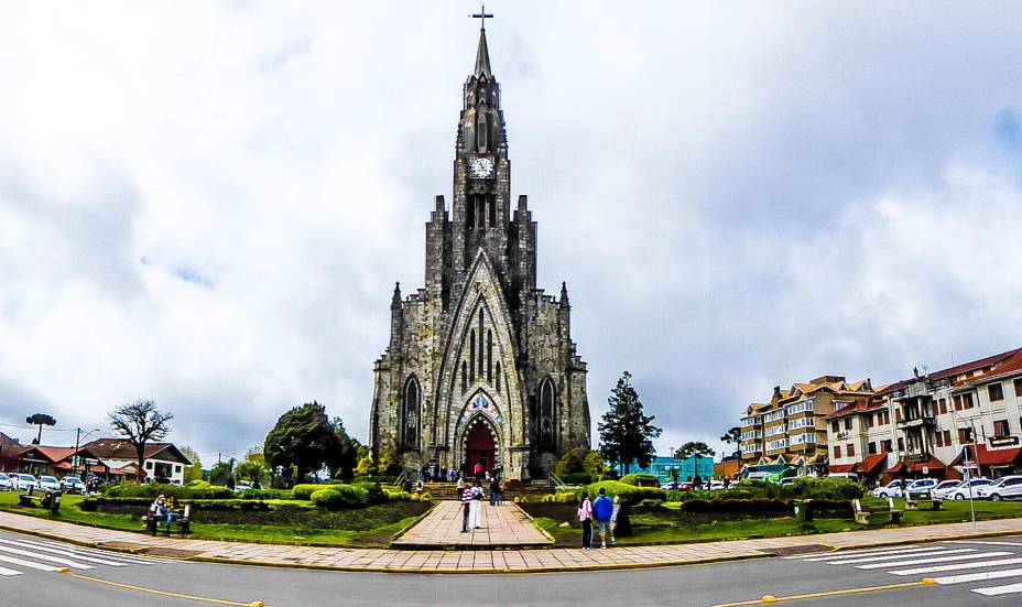 A Catedral de Pedra, em Canela (RS), ostenta um carrilhão com doze sinos