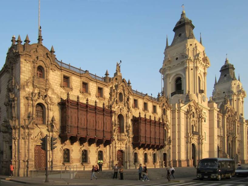 Inaugurada em 1538, com arquitetura barroca, a Catedral de Lima, no Peru, já foi reconstruída diversas vezes devido aos terremotos que assolaram o país. Apesar disso, ela preserva seu charme e merece uma visita detalhada graças aos seus mosaicos