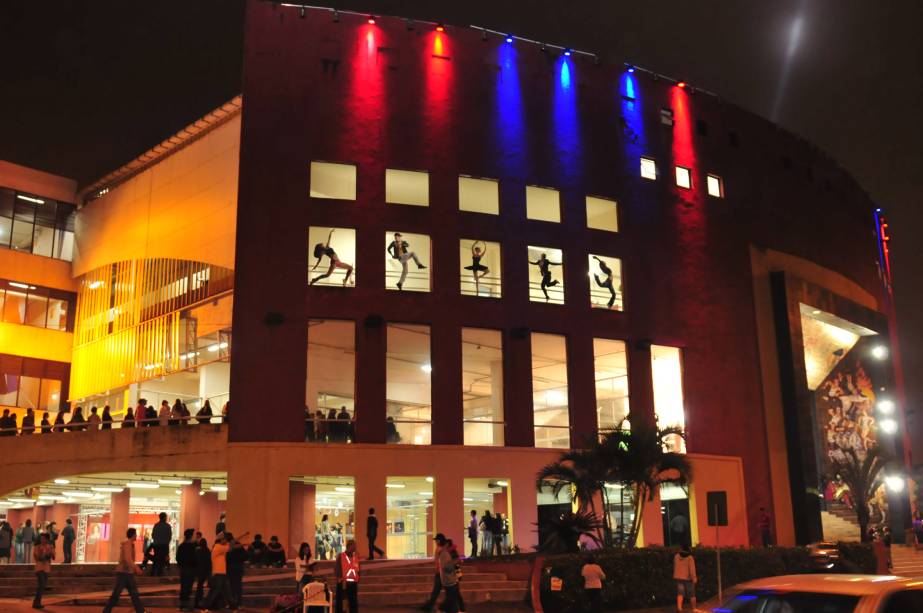 É no <strong>Centreventos Cau Hansen </strong>que acontece a disputada <strong>Mostra Competitiva</strong> do Festival de Dança de Joinville. A arena multiuso com capacidade para 4.300 pessoas mostra o melhor nos gêneros, do balé clássico às danças urbanas