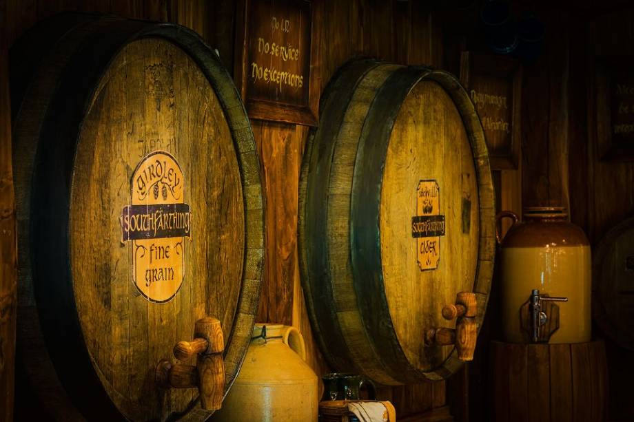 Girdle Fine Ale, Sackville Cider, Oak Barton Ale e Southfathing Ginger Ale... bebida é o que não falta na taverna Girdle Fine Ale, Sackville Cider, Oak Barton Ale e Southfathing Ginger Ale... bebida é o que não falta na taverna