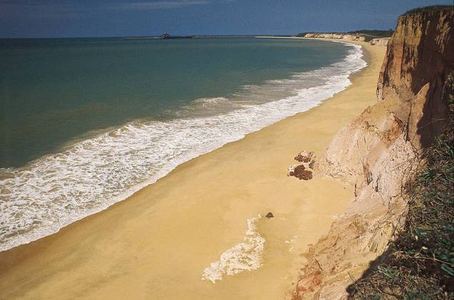 A <a href="https://viajeaqui.abril.com.br/estabelecimentos/br-es-anchieta-atracao-praia-maimba" rel="Praia de Maimbá" target="_blank">Praia de Maimbá</a>, em Anchieta (ES), tem falésias e um mar bom para surfe A <a href="https://viajeaqui.abril.com.br/estabelecimentos/br-es-anchieta-atracao-praia-maimba" rel="Praia de Maimbá" target="_blank">Praia de Maimbá</a>, em Anchieta (ES), tem falésias e um mar bom para surfe