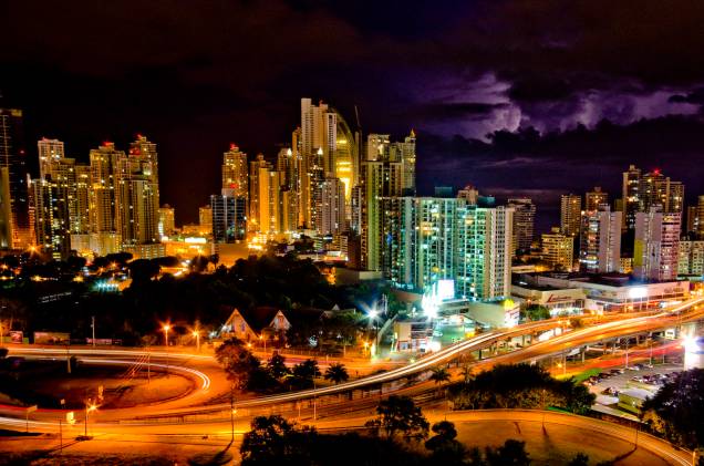 <strong>Cidade do Panamá, <a href="https://viajeaqui.abril.com.br/paises/panama" rel="Panamá" target="_blank">Panamá</a> — CINCO NOITES</strong> São 5 noites no <a href="https://www.ihg.com/hotels/pt/pt/reservation" rel="Crowne Plaza Panama" target="_blank">Crowne Plaza Panama</a>, perto do aeroporto e da eclusa do Canal do Panamá, para onde há uma passeio incluído. <strong>Quando:</strong> até 31/12 <strong>Quem leva:</strong> <a href="https://newage.tur.br/novo/?rv=20151130174355" rel="NEW AGE" target="_blank">NEW AGE</a> - (11) 3138-4888 <strong>Quanto:</strong> US$ 1218 <strong>Cidade do Panamá, <a href="https://viajeaqui.abril.com.br/paises/panama" rel="Panamá" target="_blank">Panamá</a> — CINCO NOITES</strong> São 5 noites no <a href="https://www.ihg.com/hotels/pt/pt/reservation" rel="Crowne Plaza Panama" target="_blank">Crowne Plaza Panama</a>, perto do aeroporto e da eclusa do Canal do Panamá, para onde há uma passeio incluído. <strong>Quando:</strong> até 31/12 <strong>Quem leva:</strong> <a href="https://newage.tur.br/novo/?rv=20151130174355" rel="NEW AGE" target="_blank">NEW AGE</a> - (11) 3138-4888 <strong>Quanto:</strong> US$ 1218