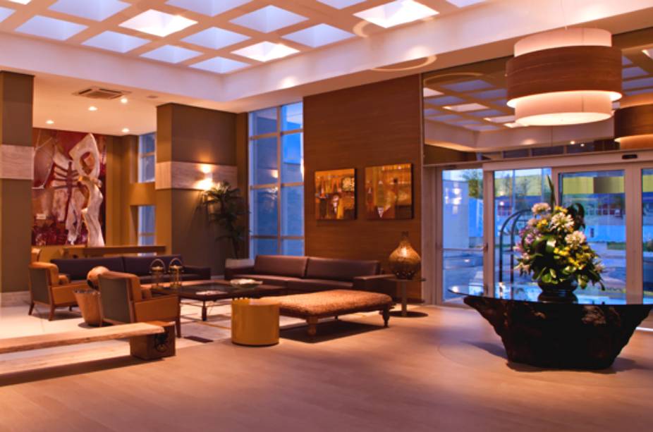 <strong>Clarion Jade Bras&iacute;lia, em Bras&iacute;lia (DF)</strong>                                            O Clarion est&aacute; ao lado do Park Shopping e Casa Park Shopping, afastado do Plano Piloto - a cerca de 10 km. O hotel tem sala de ginstica, piscina, hidromassagem e um lobby aconchegante.