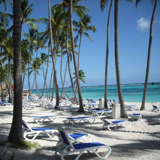 <strong>Para brincar até de circo</strong> <a href="https://www.clubmed.com.br/cm/estadia-punta-cana-republica-dominicana_p-42-l-PT-v-PCAC-ac-vh.html" rel="Club Med Punta Cana " target="_blank">Club Med Punta Cana </a>(Praia de Punta Cana, clubmed.com.br). Um dos pioneiros na região, o resort acaba de fechar uma parceria com o Cirque du Soleil, que, a partir de junho deste ano, treinará os GOs (os monitores da rede) para dar aulas de trapézio voador, acrobacias com tecidos e saltos aos hóspedes. 553 quartos / 2 restaurantes / 3 piscinas <a href="https://www.booking.com/city/do/punta-cana.pt-br.html?aid=332455&label=viagemabril-puntacana" rel="Reserve seu resort em Punta Cana pelo booking.com" target="_blank">Reserve seu resort em Punta Cana pelo booking.com </a> <strong>Para brincar até de circo</strong> <a href="https://www.clubmed.com.br/cm/estadia-punta-cana-republica-dominicana_p-42-l-PT-v-PCAC-ac-vh.html" rel="Club Med Punta Cana " target="_blank">Club Med Punta Cana </a>(Praia de Punta Cana, clubmed.com.br). Um dos pioneiros na região, o resort acaba de fechar uma parceria com o Cirque du Soleil, que, a partir de junho deste ano, treinará os GOs (os monitores da rede) para dar aulas de trapézio voador, acrobacias com tecidos e saltos aos hóspedes. 553 quartos / 2 restaurantes / 3 piscinas <a href="https://www.booking.com/city/do/punta-cana.pt-br.html?aid=332455&label=viagemabril-puntacana" rel="Reserve seu resort em Punta Cana pelo booking.com" target="_blank">Reserve seu resort em Punta Cana pelo booking.com </a>