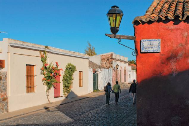 Colônia de Sacramento, cidade fundada pelos portugueses, é um dos destinos turísticos mais populares do Uruguai Colônia de Sacramento, cidade fundada pelos portugueses, é um dos destinos turísticos mais populares do Uruguai