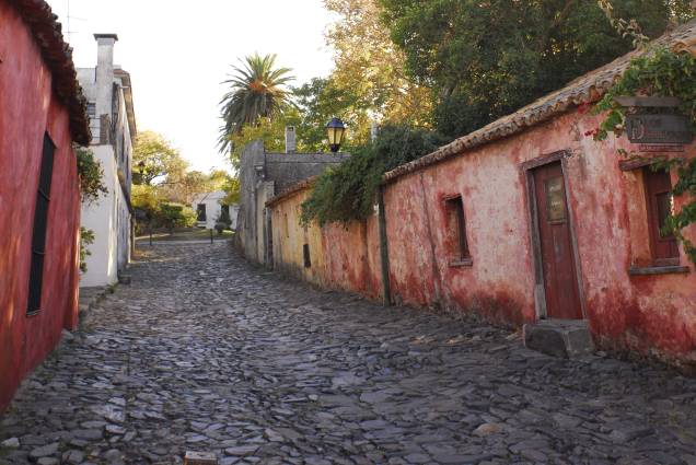 Colônia de Sacramento, cidade fundada pelos portugueses, é um dos destinos turísticos mais populares do Uruguai Colônia de Sacramento, cidade fundada pelos portugueses, é um dos destinos turísticos mais populares do Uruguai
