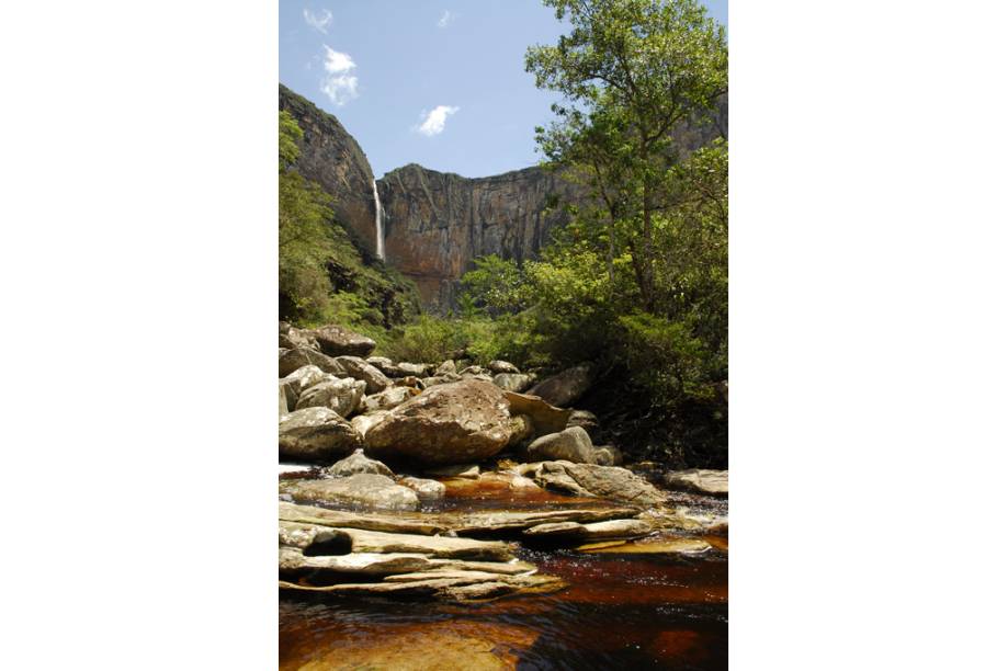Com 273 m, a Cachoeira do Tabuleiro é a terceira maior do Brasil e fica no distrito de Itacolom, Conceição do Mato Dentro, Minas Gerais Com 273 m, a Cachoeira do Tabuleiro é a terceira maior do Brasil e fica no distrito de Itacolom, Conceição do Mato Dentro, Minas Gerais
