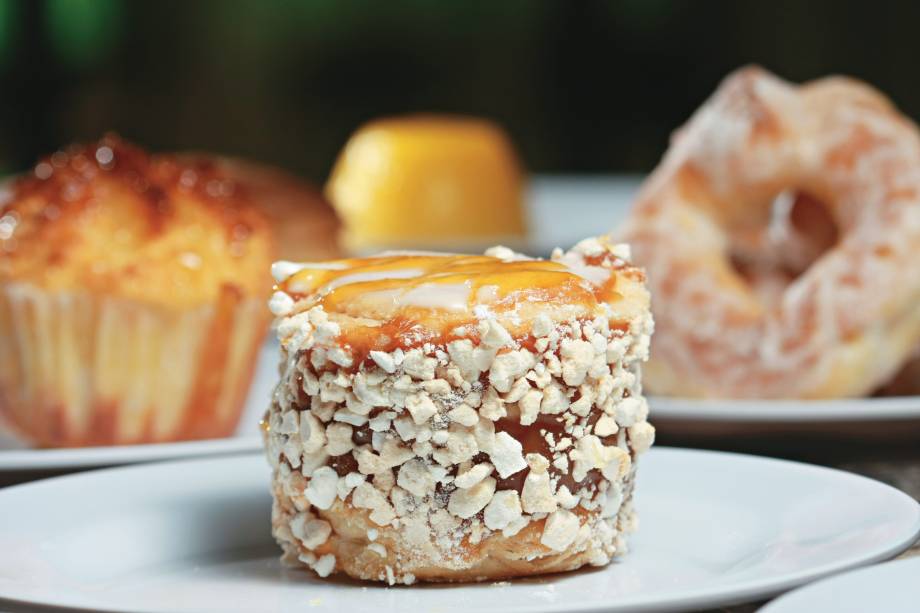 Inaugurada em 1945, a Confeitaria das Famílias serve doces criados pelo seu fundador, o espanhol Jesus Alvarez Terzado, como o madrileño, folhado com camadas de doce de leite Inaugurada em 1945, a Confeitaria das Famílias serve doces criados pelo seu fundador, o espanhol Jesus Alvarez Terzado, como o madrileño, folhado com camadas de doce de leite