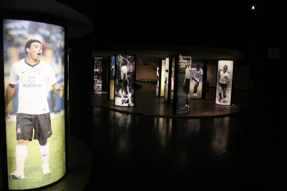 No Hall dos Ídolos os maiores craques da história do <strong>Corinthians</strong> foram homenageados com fotos em tamanho real. Ronaldo Fenômeno, Sócrates, Marcelinho Carioca, Neto e outros grandes jogadores que marcaram a história do clube estão representados