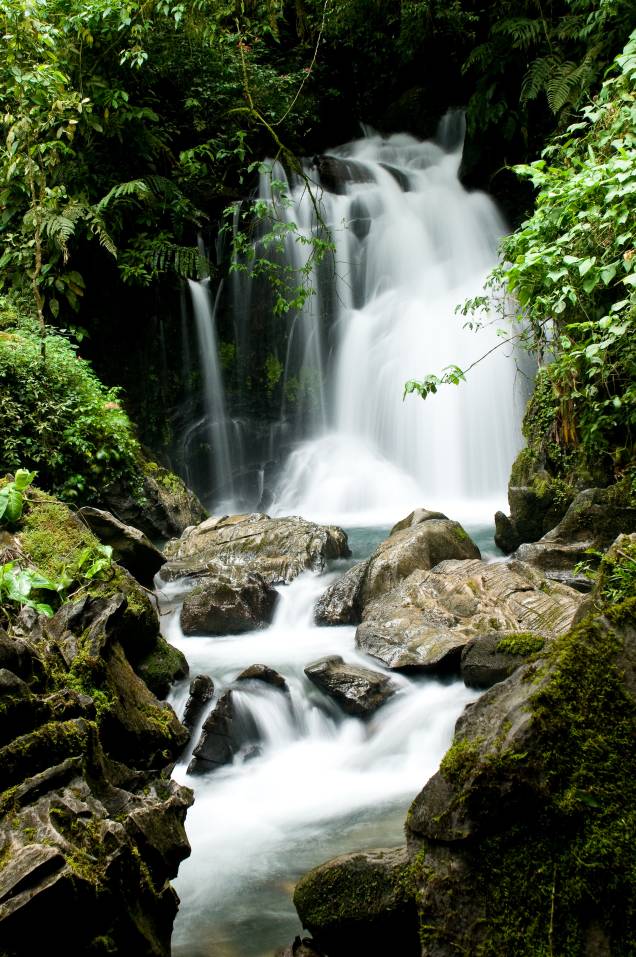 Na trilha do Morro Preto-Couto, o visitante tem acesso à cachoeira do Couto (foto), Caverna do Morro Preto e Caverna do Couto. São 500 metros, feitos em uma caminhada de 45 minutos, em uma trilha fácil de ser desbravada Na trilha do Morro Preto-Couto, o visitante tem acesso à cachoeira do Couto (foto), Caverna do Morro Preto e Caverna do Couto. São 500 metros, feitos em uma caminhada de 45 minutos, em uma trilha fácil de ser desbravada