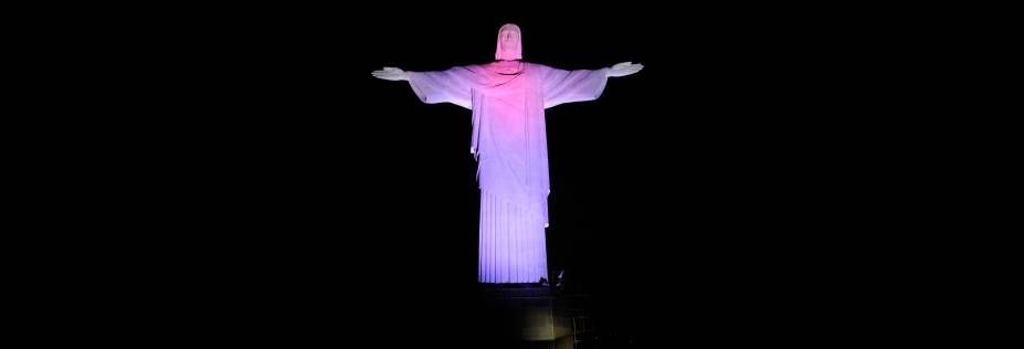 Estátua do Cristo Redentor iluminado por lâmpadas LED Estátua do Cristo Redentor iluminado por lâmpadas LED