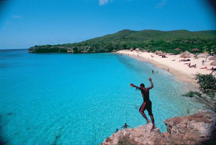 A maioria das praias de Curaçao está na costa sudoeste, calma e com pouquíssimas ondas A maioria das praias de Curaçao está na costa sudoeste, calma e com pouquíssimas ondas
