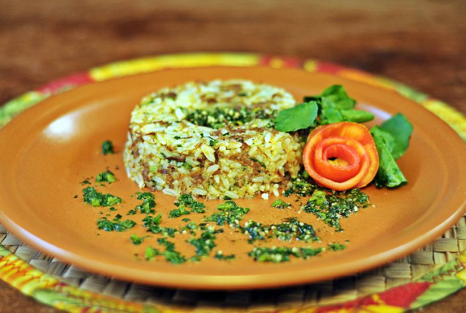 Arroz de rabada com molho de agrião é o prato principal do jantar na casa <a href="https://viajeaqui.abril.com.br/estabelecimentos/br-ba-salvador-restaurante-dona-mariquita" rel="Dona Mariquita"><strong>Dona Mariquita</strong></a>, que participa da 2ª edição da <strong>Restaurant Week em Salvador </strong>