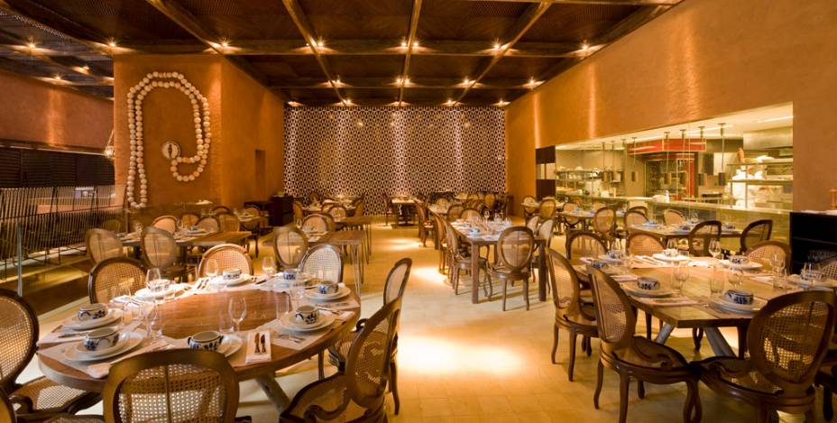 <a href="https://viajeaqui.abril.com.br/estabelecimentos/br-sp-sao-paulo-restaurante-dalva-e-dito " rel="Dalva e Dito (São Paulo)"><strong>Dalva e Dito</strong></a><strong> (São Paulo)</strong><br /> <br /> O restaurante estrelado de Alex Atala vai servir como entrada o <strong>brandade de bacalhau</strong> (R$40), com couve e caldo de feijão, elaborado especialmente para a data. E o prato principal será o tradicional <strong>Bacalhau do Seu Dito</strong> (R$70), com arroz branco, ovo caipira, azeitona, azeite e alecrim acompanhado com mini legumes <a href="https://viajeaqui.abril.com.br/estabelecimentos/br-sp-sao-paulo-restaurante-dalva-e-dito " rel="Dalva e Dito (São Paulo)"><strong>Dalva e Dito</strong></a><strong> (São Paulo)</strong><br /> <br /> O restaurante estrelado de Alex Atala vai servir como entrada o <strong>brandade de bacalhau</strong> (R$40), com couve e caldo de feijão, elaborado especialmente para a data. E o prato principal será o tradicional <strong>Bacalhau do Seu Dito</strong> (R$70), com arroz branco, ovo caipira, azeitona, azeite e alecrim acompanhado com mini legumes