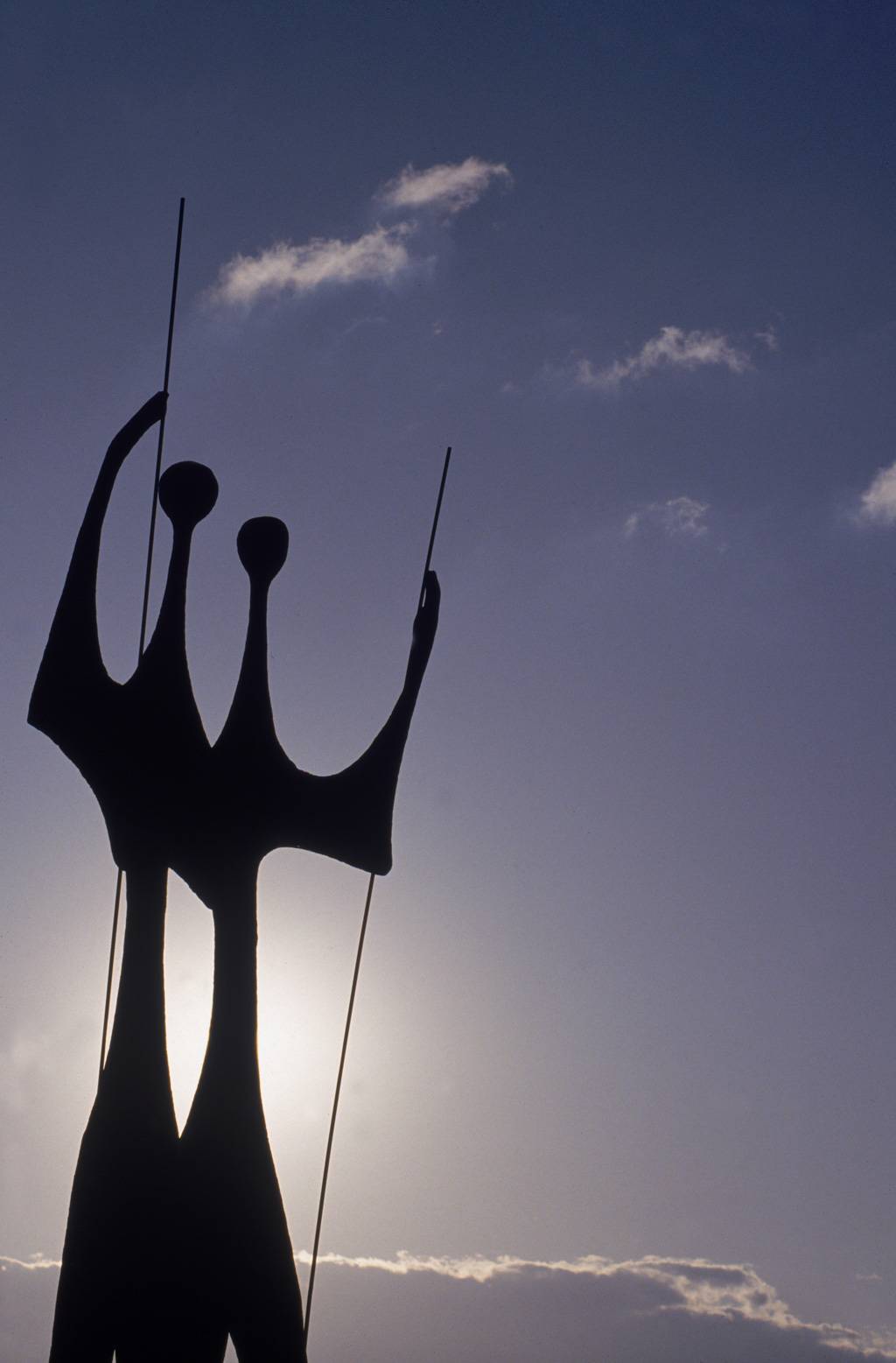 O monumento "Os Guerreiros", também conhecido como Os Candangos, de Bruno Giorgi, é uma homenagem aos operários que trabalharam na construção de Brasília