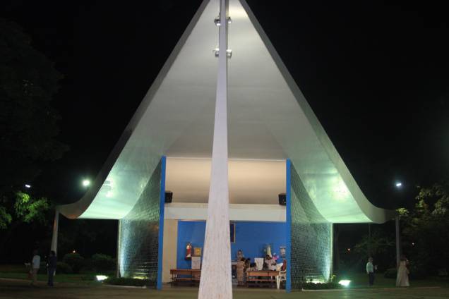 Primeiro templo religioso da cidade, a Igrejinha Nossa Senhora de Fátima foi construída a pedido da então primeira-dama, Sarah Kubitschek, para o pagamento de uma promessa Primeiro templo religioso da cidade, a Igrejinha Nossa Senhora de Fátima foi construída a pedido da então primeira-dama, Sarah Kubitschek, para o pagamento de uma promessa