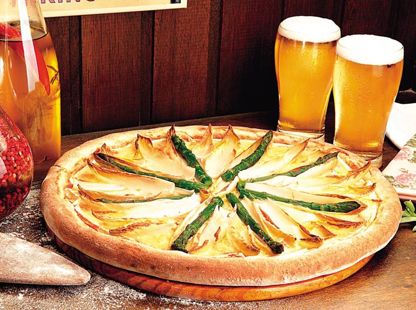 Há mais de 25 anos, a pizzaria <a href="https://www.ivitelloni.com.br/" rel="I Vitelloni" target="_blank">I Vitelloni</a> se aperfeiçoa em pizzas equilibradas, com bons ingredientes. Em versões tradicionais ou criativas, a massa tem sabor acentuado e o molho, a quantidade ideal. Os bons resultados à mesa fazem desta casa uma das melhores pizzarias do país 