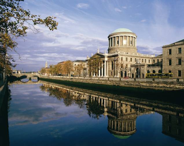 A Irlanda é o quinto país na lista dos mais procurados pelos estudantes brasileiros. <a href="https://viajeaqui.abril.com.br/cidades/irlanda-dublin" rel="Dublin" target="_blank">Dublin</a>, sua capital, concentra o maior número de escolas e de alunos. A Irlanda é o quinto país na lista dos mais procurados pelos estudantes brasileiros. <a href="https://viajeaqui.abril.com.br/cidades/irlanda-dublin" rel="Dublin" target="_blank">Dublin</a>, sua capital, concentra o maior número de escolas e de alunos.
