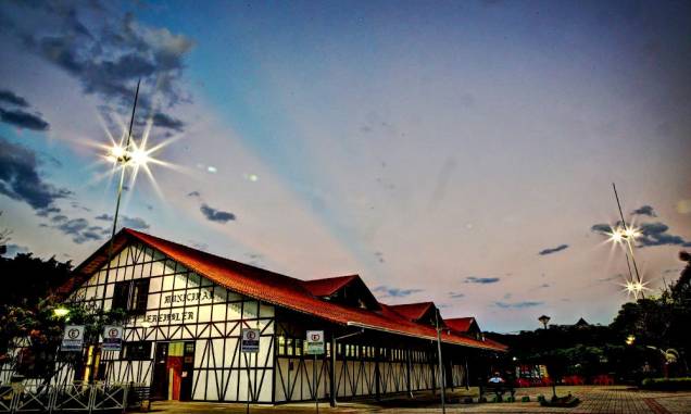 <a href="https://viajeaqui.abril.com.br/cidades/br-sc-joinville" rel="5. Joinville (SC)" target="_self"><strong>5. Joinville (SC)</strong></a> Cidade das flores, da dança e dos príncipes, a "Manchester Catarinense" é também o maior polo industrial do Estado <a href="https://viajeaqui.abril.com.br/cidades/br-sc-joinville" rel="5. Joinville (SC)" target="_self"><strong>5. Joinville (SC)</strong></a> Cidade das flores, da dança e dos príncipes, a "Manchester Catarinense" é também o maior polo industrial do Estado