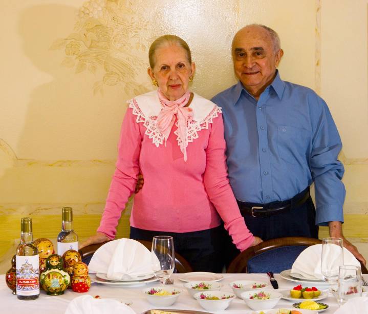 <strong>6. Maria Emília - <a href="https://viajeaqui.abril.com.br/estabelecimentos/br-rj-teresopolis-restaurante-dona-irene/" rel="Dona Irene" target="_blank">Dona Irene</a> (Teresópolis, RJ)</strong> Maria Emília e seu marido José Hisbello Campos, proprietários do <a href="https://viajeaqui.abril.com.br/estabelecimentos/br-rj-teresopolis-restaurante-dona-irene/" rel="Dona Irene" target="_blank">Dona Irene</a>, em Teresópolis (RJ). Maria Emília comanda a cozinha do restaurante especializado em comida russa, enquanto José Hisbello conta histórias e explica as receitas <strong>6. Maria Emília - <a href="https://viajeaqui.abril.com.br/estabelecimentos/br-rj-teresopolis-restaurante-dona-irene/" rel="Dona Irene" target="_blank">Dona Irene</a> (Teresópolis, RJ)</strong> Maria Emília e seu marido José Hisbello Campos, proprietários do <a href="https://viajeaqui.abril.com.br/estabelecimentos/br-rj-teresopolis-restaurante-dona-irene/" rel="Dona Irene" target="_blank">Dona Irene</a>, em Teresópolis (RJ). Maria Emília comanda a cozinha do restaurante especializado em comida russa, enquanto José Hisbello conta histórias e explica as receitas