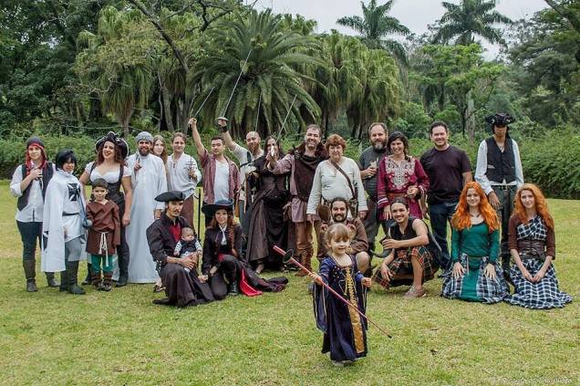 Passear em um parque público pode não ser a vibe nerd - a não ser que o parque seja o ponto de encontro de grupos de <em>swordplay</em>. Turmas se reúnem aos domingos nos parques <a href="https://viajeaqui.abril.com.br/estabelecimentos/br-sp-sao-paulo-atracao-parque-do-ibirapuera" rel="Ibirapuera" target="_blank">Ibirapuera</a> e <a href="https://viajeaqui.abril.com.br/estabelecimentos/br-sp-sao-paulo-atracao-parque-villa-lobos" rel="Villa-Lobos" target="_blank">Villa-Lobos</a> para travar batalhas que, segundo o roteiro geek, seriam "capazes de despertar emoção até em Cersei Lannister (personagem da série Game of Thrones)" Passear em um parque público pode não ser a vibe nerd - a não ser que o parque seja o ponto de encontro de grupos de <em>swordplay</em>. Turmas se reúnem aos domingos nos parques <a href="https://viajeaqui.abril.com.br/estabelecimentos/br-sp-sao-paulo-atracao-parque-do-ibirapuera" rel="Ibirapuera" target="_blank">Ibirapuera</a> e <a href="https://viajeaqui.abril.com.br/estabelecimentos/br-sp-sao-paulo-atracao-parque-villa-lobos" rel="Villa-Lobos" target="_blank">Villa-Lobos</a> para travar batalhas que, segundo o roteiro geek, seriam "capazes de despertar emoção até em Cersei Lannister (personagem da série Game of Thrones)"