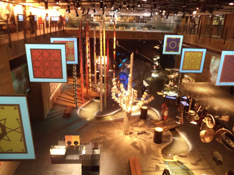 <strong>12. <a href="https://viajeaqui.abril.com.br/estabelecimentos/br-pe-recife-atracao-museu-cais-do-sertao" rel="Museu Cais do Sertão" target="_self">Museu Cais do Sertão</a>, <a href="https://viajeaqui.abril.com.br/cidades/br-pe-recife" rel="Recife" target="_self">Recife</a>, <a href="https://viajeaqui.abril.com.br/estados/br-pernambuco" rel="Pernambuco" target="_self">Pernambuco</a></strong>                    O museu relata aspectos da cultura sertaneja de forma interativa, com vídeos e ótimas instalações. Um dos grandes destaques é o espaço dedicado ao músico Luiz Gonzaga, com a história e discografia de sua vida <strong>12. <a href="https://viajeaqui.abril.com.br/estabelecimentos/br-pe-recife-atracao-museu-cais-do-sertao" rel="Museu Cais do Sertão" target="_self">Museu Cais do Sertão</a>, <a href="https://viajeaqui.abril.com.br/cidades/br-pe-recife" rel="Recife" target="_self">Recife</a>, <a href="https://viajeaqui.abril.com.br/estados/br-pernambuco" rel="Pernambuco" target="_self">Pernambuco</a></strong>                    O museu relata aspectos da cultura sertaneja de forma interativa, com vídeos e ótimas instalações. Um dos grandes destaques é o espaço dedicado ao músico Luiz Gonzaga, com a história e discografia de sua vida