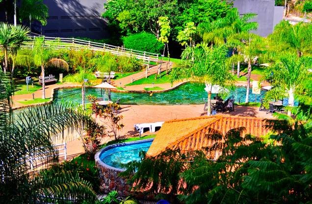 <strong><a href="https://viajeaqui.abril.com.br/cidades/br-go-rio-quente" rel="Rio Quente Resorts">Rio Quente Resorts</a></strong> <strong>- TRÊS NOITES NO SUÍTE & FLAT I </strong> 3 noites no <a href="https://rioquenteresorts.com.br" rel="Rio Quente Suíte & Flat I" target="_blank">Rio Quente Suíte & Flat I</a>, com meia-pensão e acesso livre ao Hot Park do Rio Quente Resorts. Em 15/7. <strong>Quem leva:</strong> <a href="https://bwtoperadora.net" rel="BWT" target="_blank">BWT</a> (11/3214-0310) <strong>Quanto: </strong>desde R$ 2 22 <strong><a href="https://viajeaqui.abril.com.br/cidades/br-go-rio-quente" rel="Rio Quente Resorts">Rio Quente Resorts</a></strong> <strong>- TRÊS NOITES NO SUÍTE & FLAT I </strong> 3 noites no <a href="https://rioquenteresorts.com.br" rel="Rio Quente Suíte & Flat I" target="_blank">Rio Quente Suíte & Flat I</a>, com meia-pensão e acesso livre ao Hot Park do Rio Quente Resorts. Em 15/7. <strong>Quem leva:</strong> <a href="https://bwtoperadora.net" rel="BWT" target="_blank">BWT</a> (11/3214-0310) <strong>Quanto: </strong>desde R$ 2 22