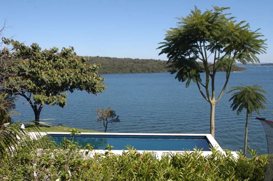 Restaurante Aquavit, em Brasília, tem piscina na varanda de frente para o rio Restaurante Aquavit, em Brasília, tem piscina na varanda de frente para o rio