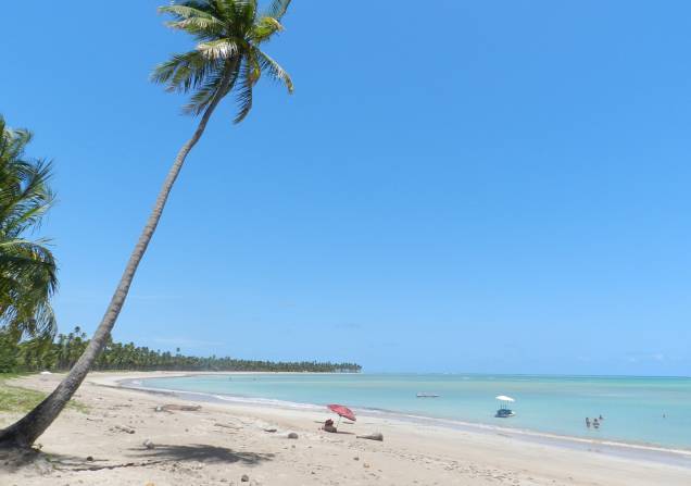 Passar o dia na areia de papo pro ar naquele paraíso quase deserto já é um baita de um programa, mas as piscinas naturais são o clímax Passar o dia na areia de papo pro ar naquele paraíso quase deserto já é um baita de um programa, mas as piscinas naturais são o clímax