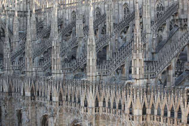 Detalhes dos arcobotantes do Duomo de Milão Detalhes dos arcobotantes do Duomo de Milão