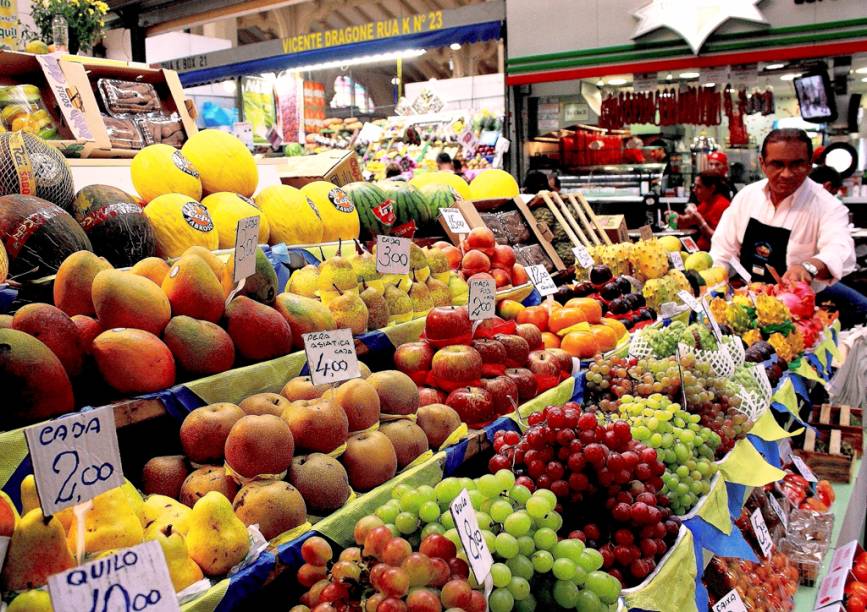 Banca de frutas no <a href="https://viajeaqui.abril.com.br/materias/mercado-municipal-sao-paulo" rel="Mercado Municipal" target="_self">Mercado Municipal</a> de <a href="https://viajeaqui.abril.com.br/cidades/br-sp-sao-paulo" rel="São Paulo" target="_self">São Paulo</a> (<a href="https://viajeaqui.abril.com.br/estados/br-sao-paulo" rel="SP" target="_self">SP</a>)