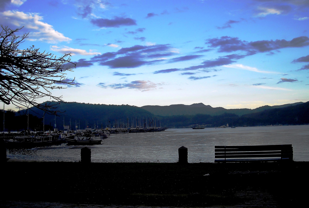 Final de tarde em <a href="https://viajeaqui.abril.com.br/cidades/br-sp-ubatuba" rel="Ubatuba" target="_blank">Ubatuba</a>, <a href="https://viajeaqui.abril.com.br/estados/br-sao-paulo" rel="S&atilde;o Paulo" target="_blank">S&atilde;o Paulo</a>