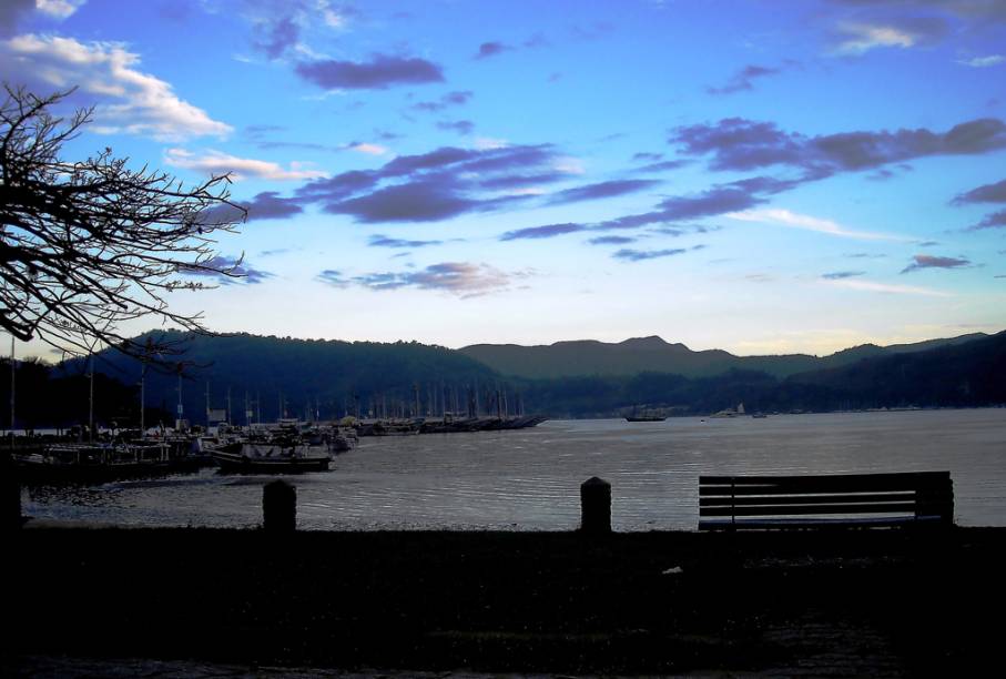 Final de tarde em <a href="https://viajeaqui.abril.com.br/cidades/br-sp-ubatuba" rel="Ubatuba" target="_blank">Ubatuba</a>, <a href="https://viajeaqui.abril.com.br/estados/br-sao-paulo" rel="S&atilde;o Paulo" target="_blank">S&atilde;o Paulo</a>