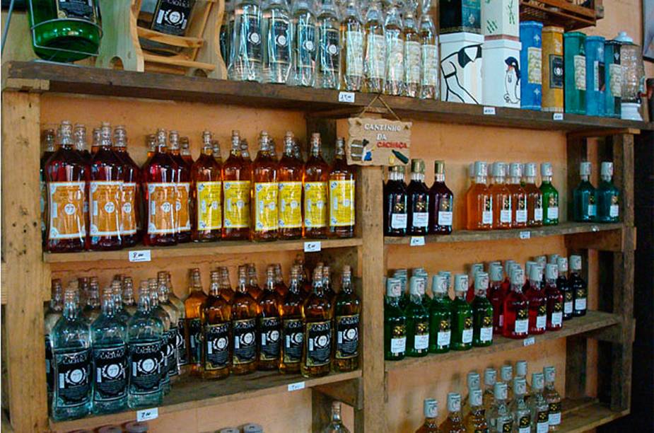 A poucos minutos da cidade fica o <a href="https://viajeaqui.abril.com.br/estabelecimentos/br-sp-guararema-atracao-engenho-do-salto" target="_blank">Engenho do Salto</a>, também conhecido como “do 77” devido à sua localização. O recinto já tem mais de 100 anos e comercializa cachaças artesanais e licores. A poucos minutos da cidade fica o <a href="https://viajeaqui.abril.com.br/estabelecimentos/br-sp-guararema-atracao-engenho-do-salto" target="_blank">Engenho do Salto</a>, também conhecido como “do 77” devido à sua localização. O recinto já tem mais de 100 anos e comercializa cachaças artesanais e licores.