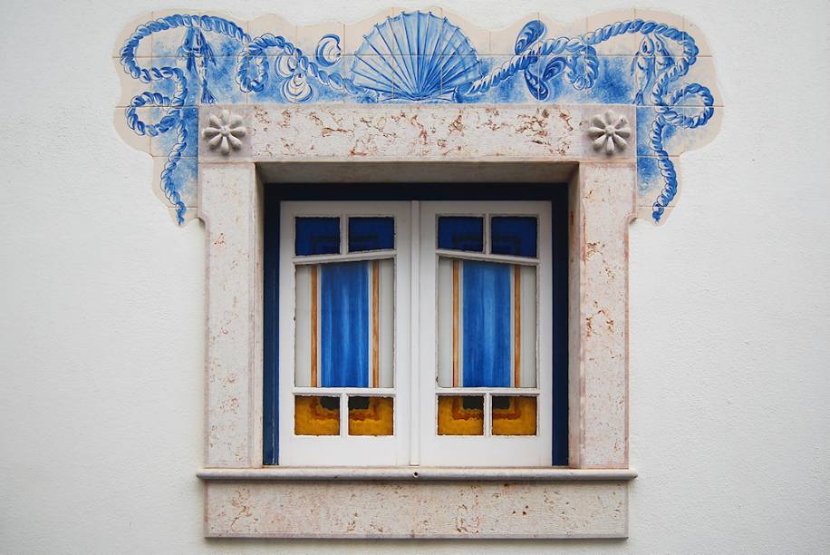 <strong>Ericeira, <a href="https://viajeaqui.abril.com.br/paises/portugal" rel="Portugal" target="_blank">Portugal</a></strong> Ericeira talvez seja o lar das mais belas janelas. Extremamente originais, com seus contornos supercriativos, elas são um charme só! <strong>Ericeira, <a href="https://viajeaqui.abril.com.br/paises/portugal" rel="Portugal" target="_blank">Portugal</a></strong> Ericeira talvez seja o lar das mais belas janelas. Extremamente originais, com seus contornos supercriativos, elas são um charme só!