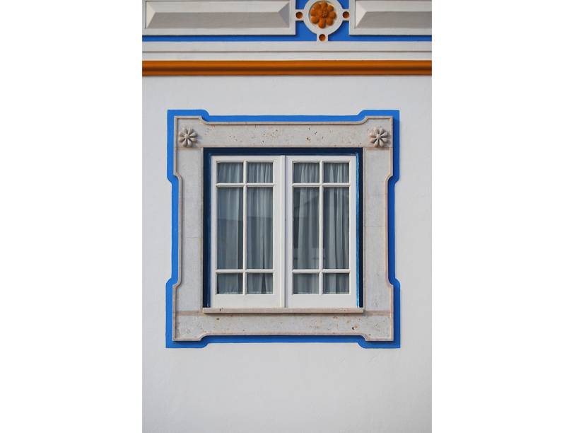 <strong>Ericeira, <a href="https://viajeaqui.abril.com.br/paises/portugal" rel="Portugal" target="_blank">Portugal</a></strong> E ainda são simpáticas, abusando do azul e do amarelo <strong>Ericeira, <a href="https://viajeaqui.abril.com.br/paises/portugal" rel="Portugal" target="_blank">Portugal</a></strong> E ainda são simpáticas, abusando do azul e do amarelo