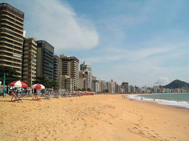 A Praia de Itaparica, em Vila Velha (ES), concentra atividades populares e é local de encontro dos jovens A Praia de Itaparica, em Vila Velha (ES), concentra atividades populares e é local de encontro dos jovens