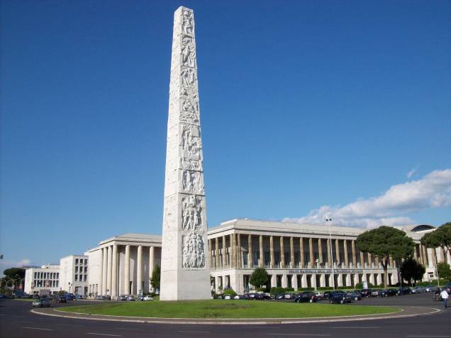 Fundado pelo ditador fascista Benito Mussolini, o bairro EUR é um dos mais novos da capital italiana Fundado pelo ditador fascista Benito Mussolini, o bairro EUR é um dos mais novos da capital italiana