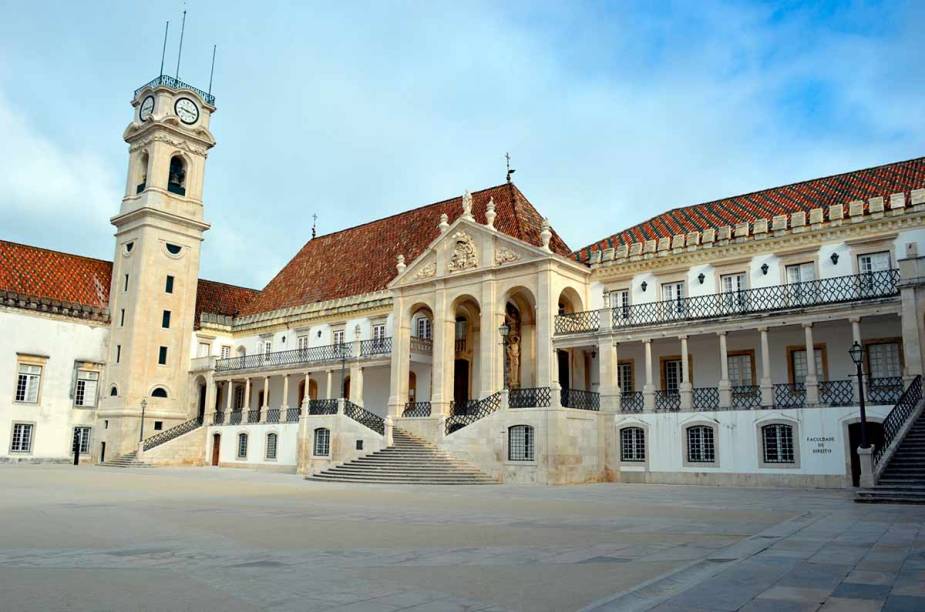 <strong>LUSO-HISPÂNICA, 13 NOITES </strong>            O itinerário das 13 noites em hotéis midscale passa por <a href="https://viajeaqui.abril.com.br/cidades/portugal-lisboa?iframe=true" rel="Lisboa" target="_self">Lisboa</a>, <a href="https://viajeaqui.abril.com.br/cidades/portugal-cascais-e-estoril" rel="Cascais" target="_self">Cascais</a>, <a href="https://viajeaqui.abril.com.br/cidades/portugal-cascais-e-estoril" rel="Estoril" target="_self">Estoril</a>, <a href="https://viajeaqui.abril.com.br/cidades/portugal-sintra" rel="Sintra" target="_self">Sintra</a>, <a href="https://viajeaqui.abril.com.br/cidades/portugal-obidos" rel="Óbidos" target="_self">Óbidos</a>, <a href="https://viajeaqui.abril.com.br/cidades/portugal-fatima" rel="Fátima" target="_self">Fátima</a>, <a href="https://viajeaqui.abril.com.br/cidades/portugal-coimbra" rel="Coimbra" target="_self">Coimbra</a>, Porto e <a href="https://viajeaqui.abril.com.br/cidades/portugal-guimaraes" rel="Guimarães" target="_self">Guimarães</a>, em <a href="https://viajeaqui.abril.com.br/paises/portugal" rel="Portugal" target="_self">Portugal</a>; na <a href="https://viajeaqui.abril.com.br/paises/espanha" rel="Espanha" target="_self">Espanha</a>, <a href="https://viajeaqui.abril.com.br/cidades/espanha-madri" rel="Madri" target="_self">Madri</a>, <a href="https://viajeaqui.abril.com.br/cidades/espanha-salamanca" rel="Salamanca" target="_self">Salamanca</a> e <a href="https://viajeaqui.abril.com.br/cidades/espanha-santiago-de-compostela" rel="Santiago de Compostela" target="_self">Santiago de Compostela</a>.            <strong>QUANDO </strong>Em 16 de agosto            <strong>QUEM LEVA</strong> A <a href="https://bit.ly/n_ge" rel="New Age" target="_blank">New Age</a>            <strong>QUANTO</strong> US$ 3 031