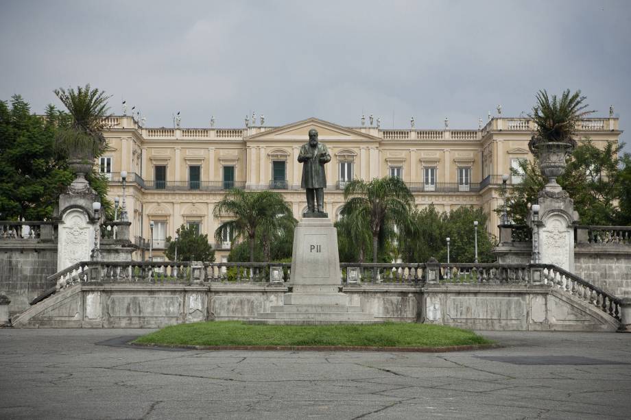 <strong>Museu Nacional</strong><br />Criado por D. João VI, em 1818 e situado no palácio onde vivia a Família Imperial do Brasil, o <a href="https://viajeaqui.abril.com.br/estabelecimentos/br-rj-rio-de-janeiro-atracao-museu-nacional" rel="Museu Nacional" target="_self">Museu Nacional</a> é a instituição cientifica mais antiga do país e uma das principais de história natural e antropológica da América Latina. Atualmente o museu integra a estrutura acadêmica da Universidade Federal do Rio de Janeiro <strong>Museu Nacional</strong><br />Criado por D. João VI, em 1818 e situado no palácio onde vivia a Família Imperial do Brasil, o <a href="https://viajeaqui.abril.com.br/estabelecimentos/br-rj-rio-de-janeiro-atracao-museu-nacional" rel="Museu Nacional" target="_self">Museu Nacional</a> é a instituição cientifica mais antiga do país e uma das principais de história natural e antropológica da América Latina. Atualmente o museu integra a estrutura acadêmica da Universidade Federal do Rio de Janeiro